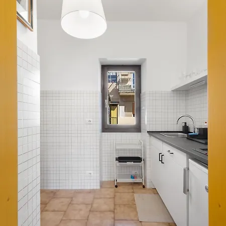דירה Italian Style In Walking Distance From *
