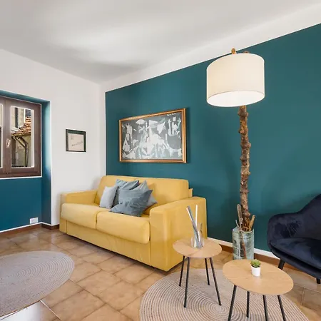 Italian Style In Walking Distance From 데르비오