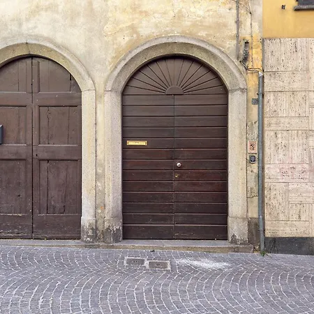 Italian Style In Walking Distance From Apartment *